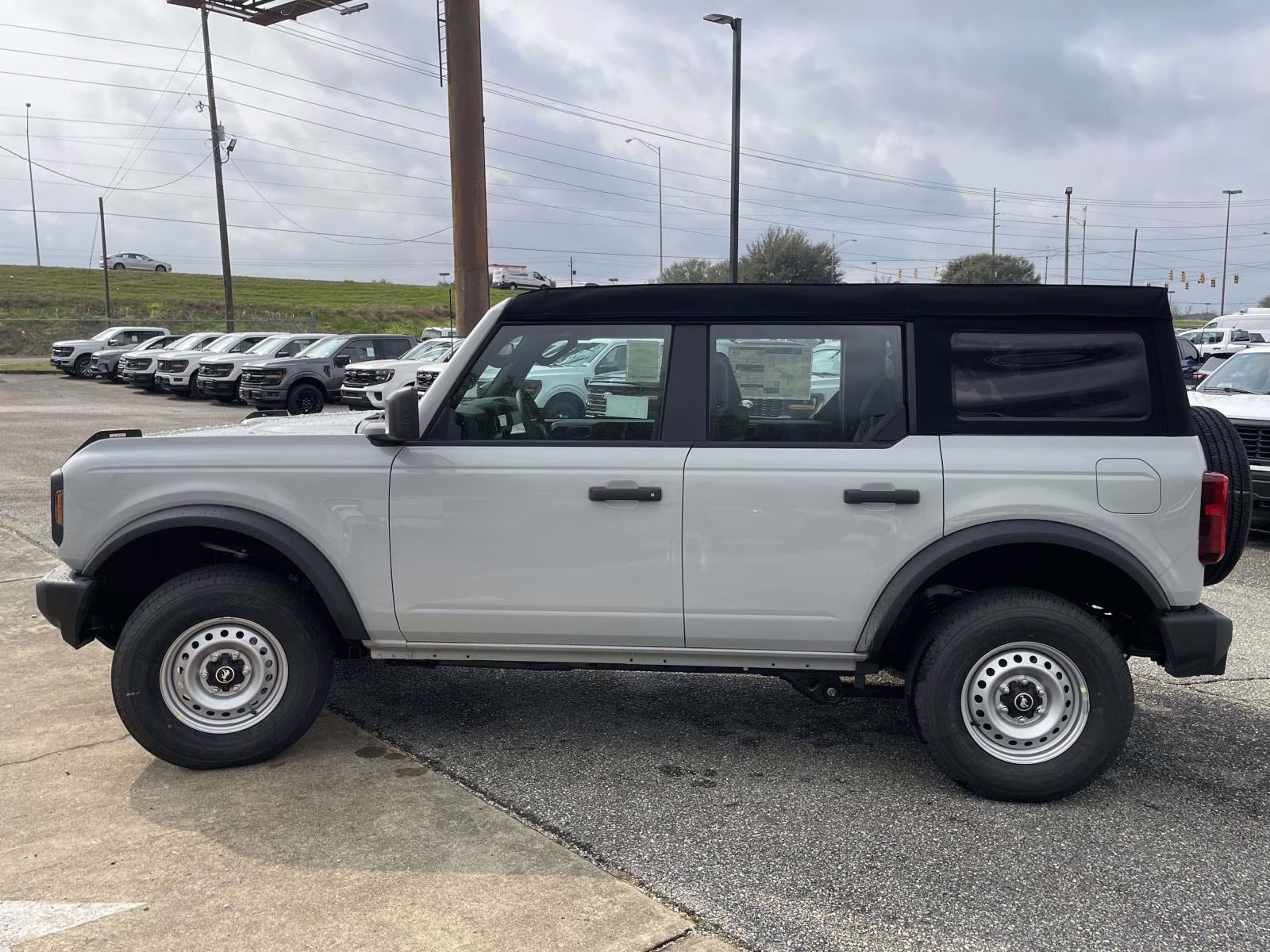 2026 Avalanche Gray Ford Bronco Base 4X4 SUV