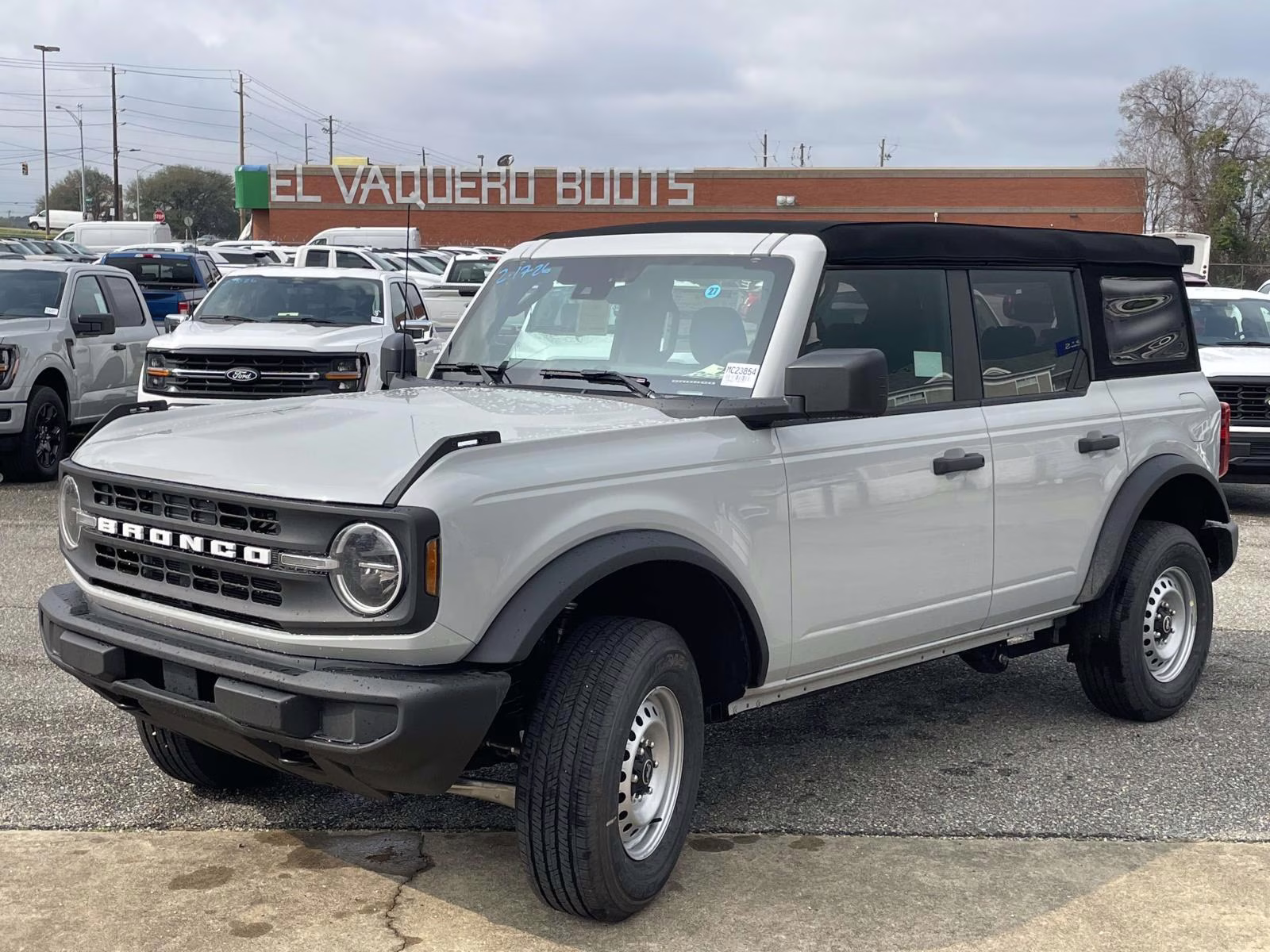 2026 Avalanche Gray Ford Bronco Base 4X4 SUV
