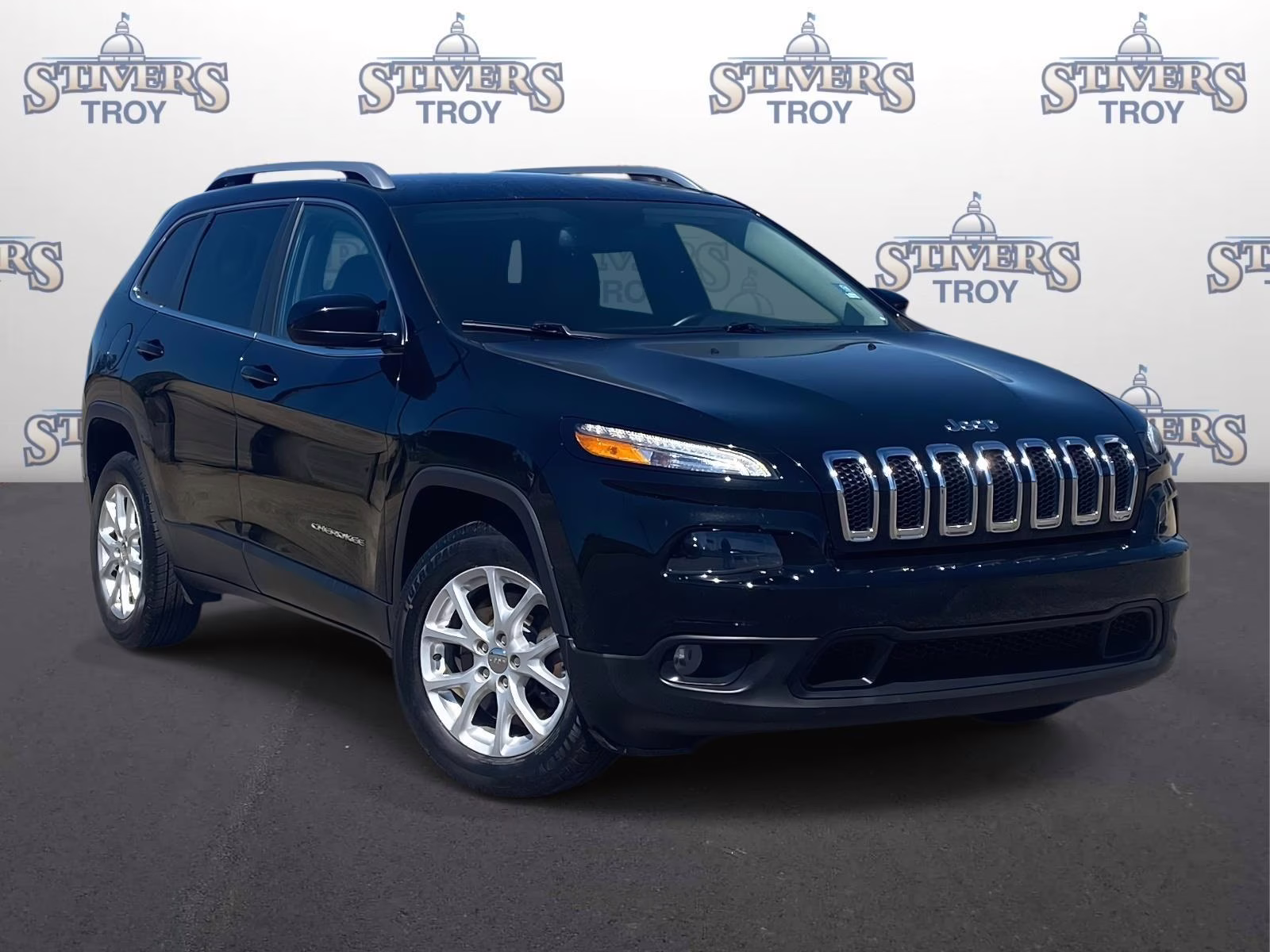 2018 Diamond Black Crystal Pearlcoat Jeep Cherokee Latitude Plus FWD SUV