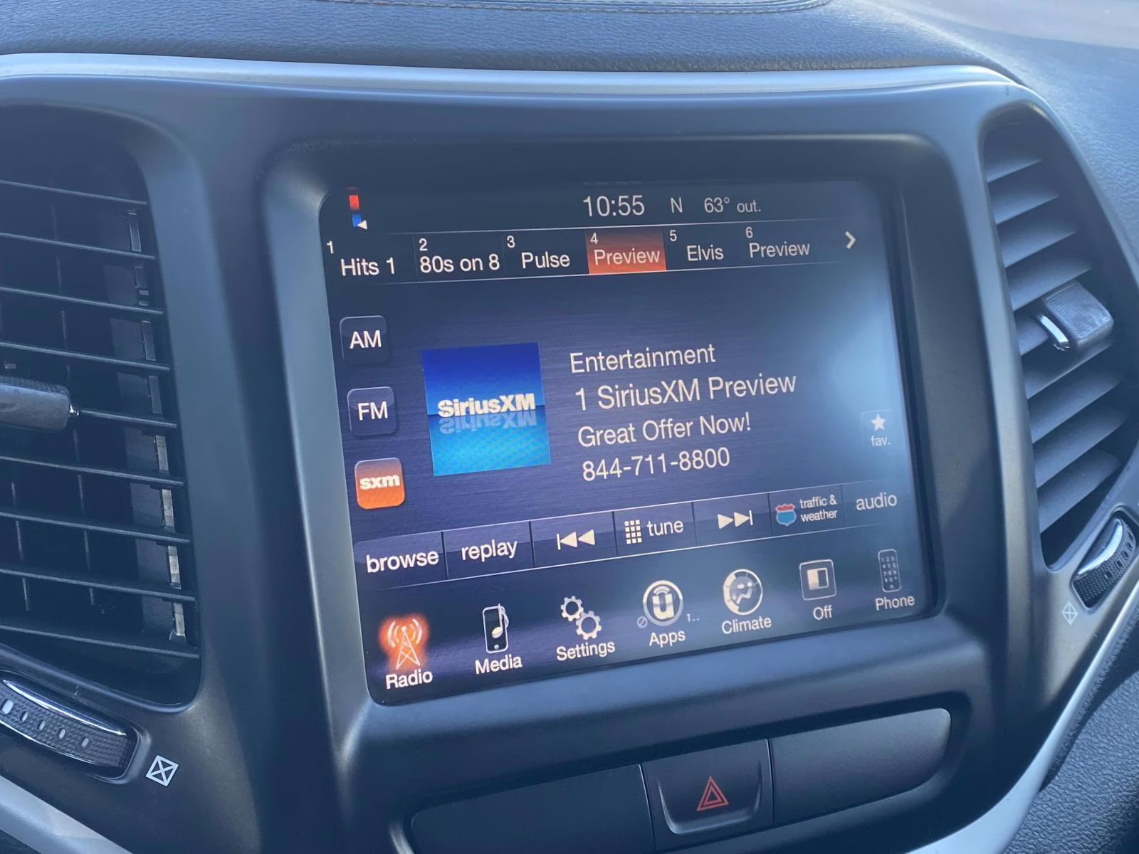 2018 Diamond Black Crystal Pearlcoat Jeep Cherokee Latitude Plus FWD SUV