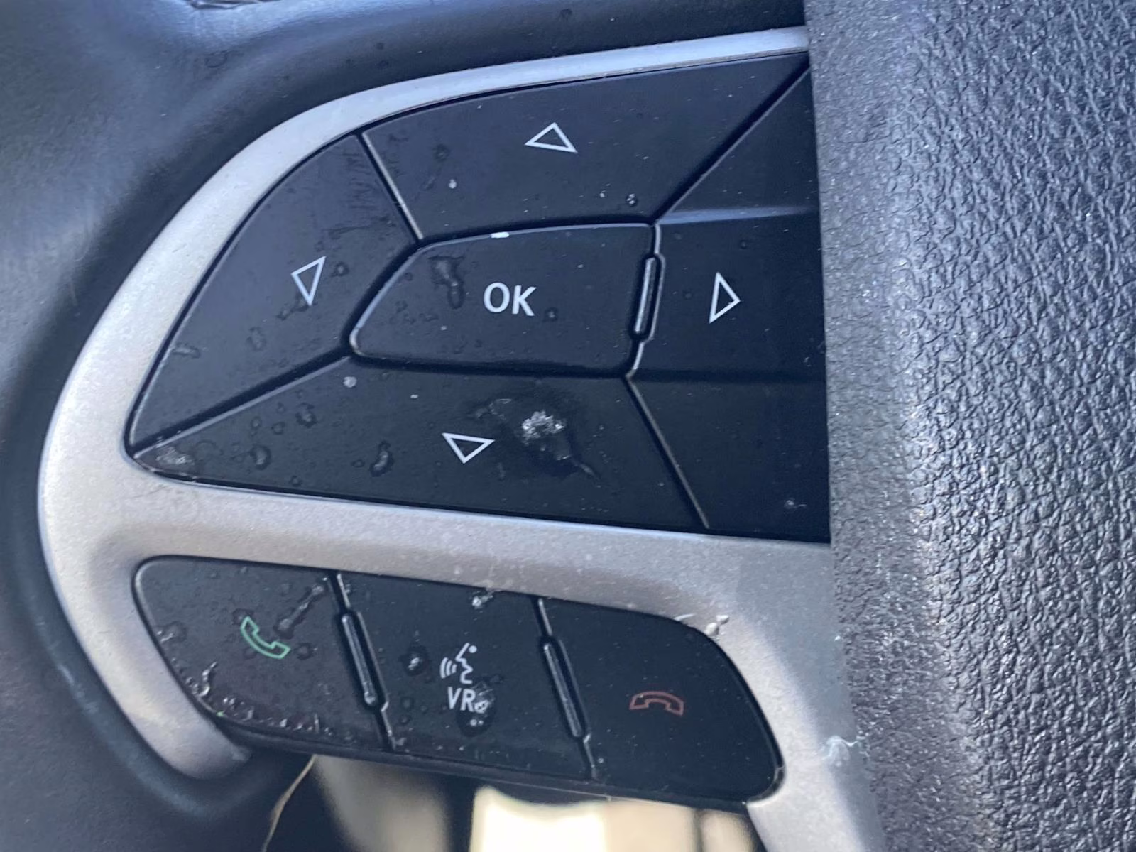 2018 Diamond Black Crystal Pearlcoat Jeep Cherokee Latitude Plus FWD SUV