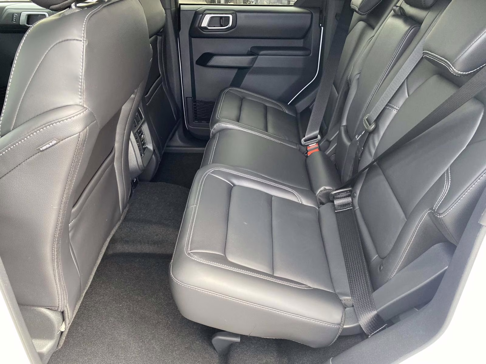 2026 Oxford White Ford Bronco Outer Banks 4X4 SUV