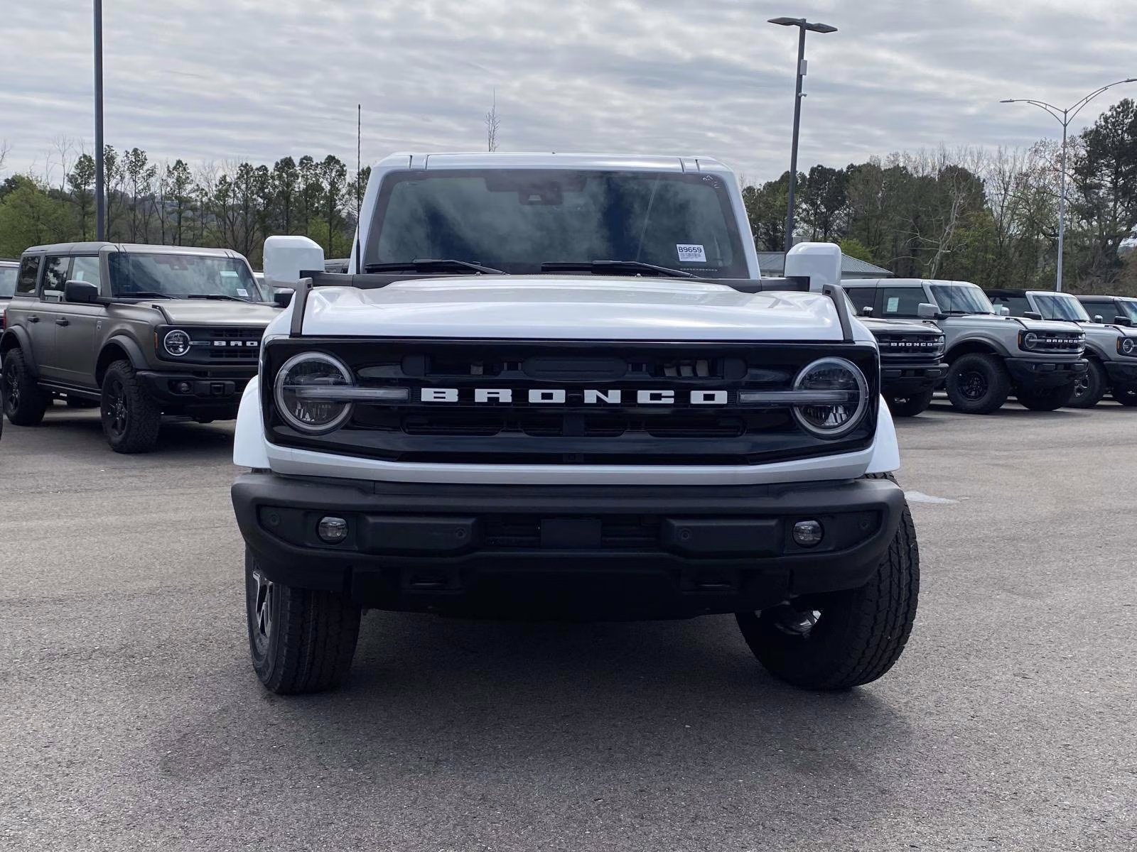 2026 Oxford White Ford Bronco Outer Banks 4X4 SUV