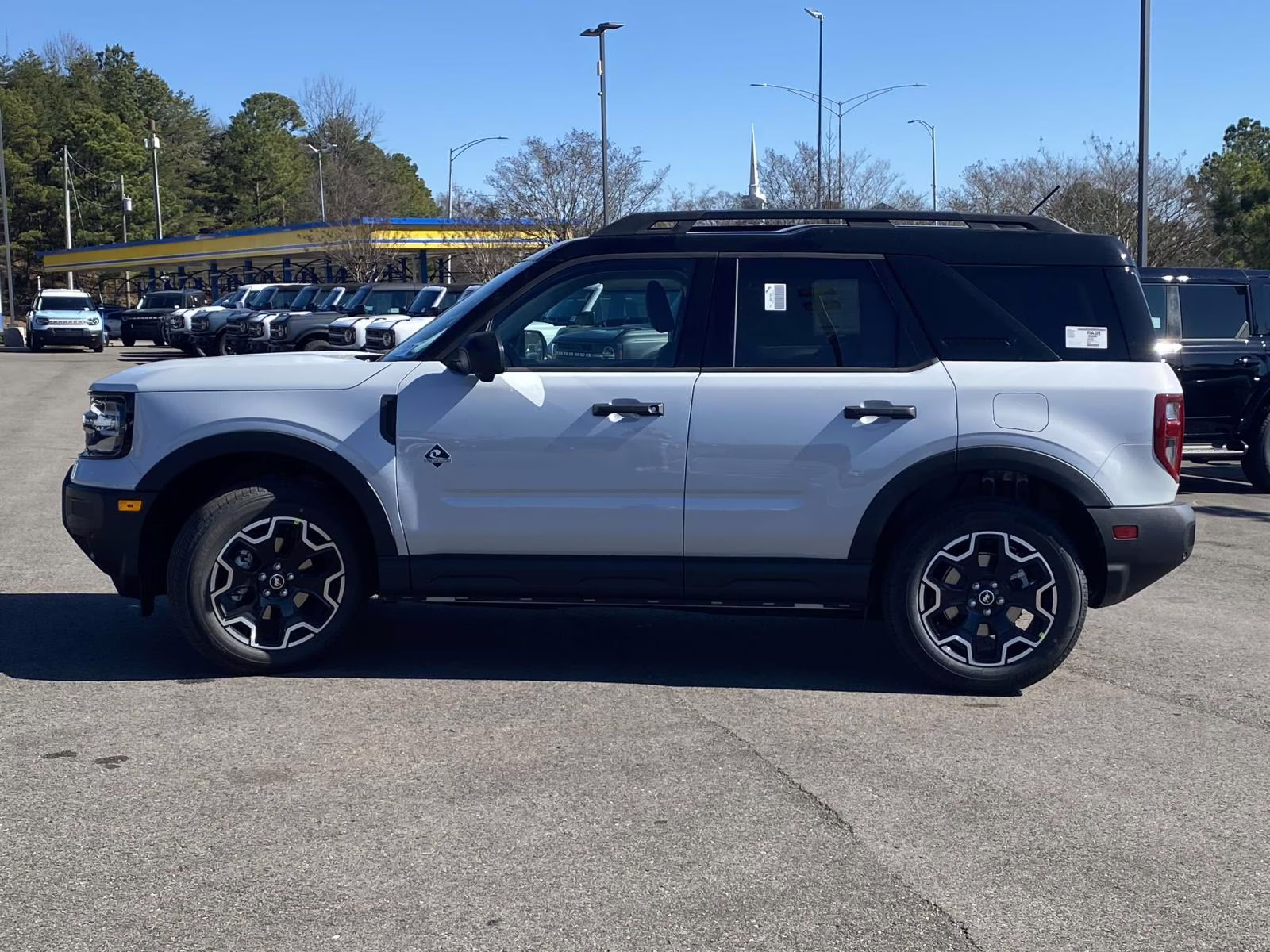 2026 White Metallic Ford Bronco Sport Outer Banks 4X4 SUV