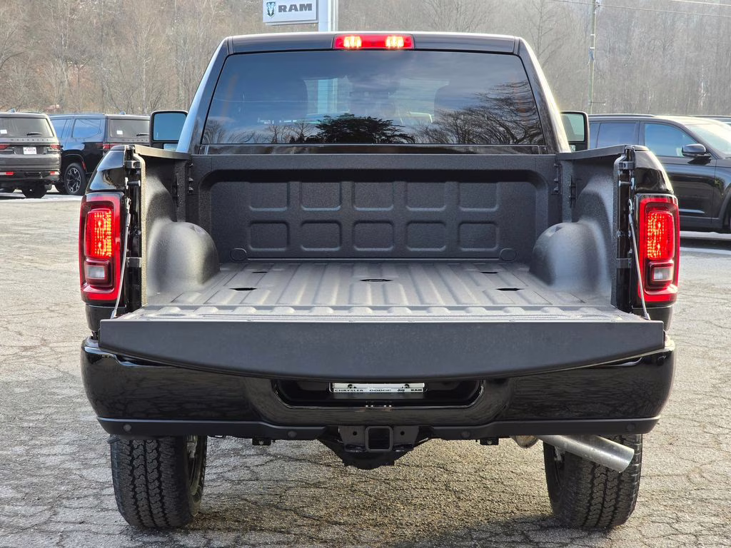 2026 Diamond Black Crystal Pearlcoat Ram 2500 Big Horn 4X4 Truck
