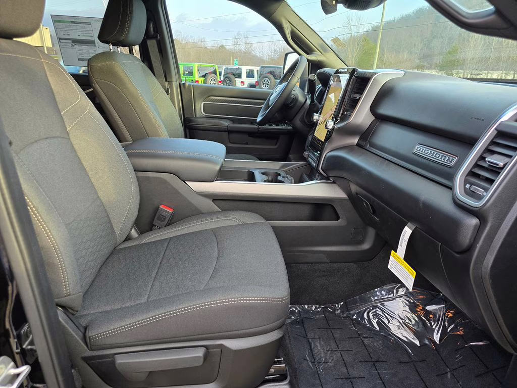 2026 Diamond Black Crystal Pearlcoat Ram 2500 Big Horn 4X4 Truck