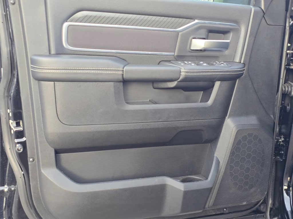 2026 Diamond Black Crystal Pearlcoat Ram 2500 Big Horn 4X4 Truck