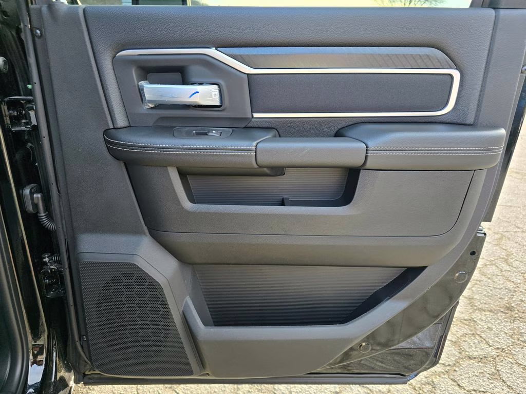 2026 Diamond Black Crystal Pearlcoat Ram 2500 Big Horn 4X4 Truck