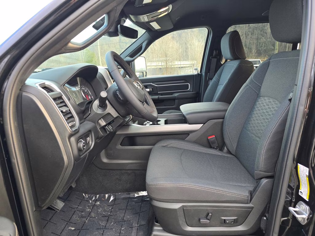 2026 Diamond Black Crystal Pearlcoat Ram 2500 Big Horn 4X4 Truck