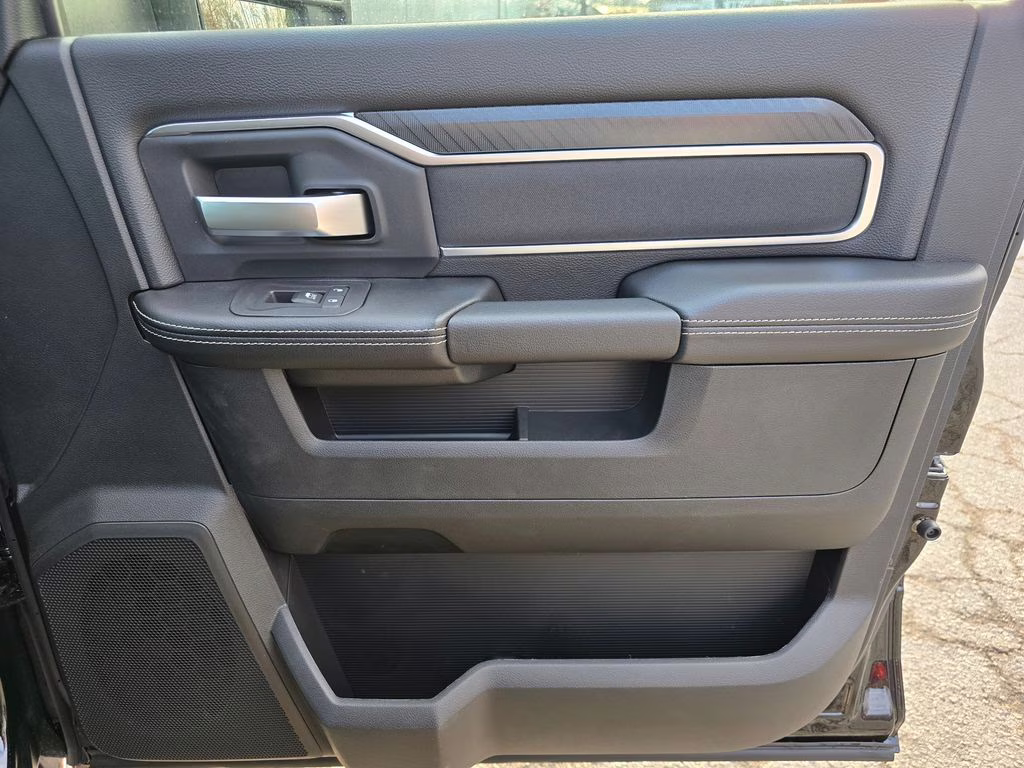 2026 Diamond Black Crystal Pearlcoat Ram 2500 Big Horn 4X4 Truck