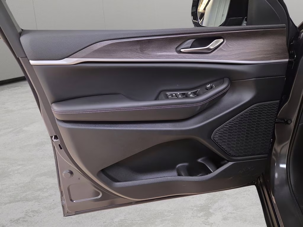 2026 Baltic Gray Metallic Clearcoat Jeep Grand Cherokee Laredo 4X4 SUV