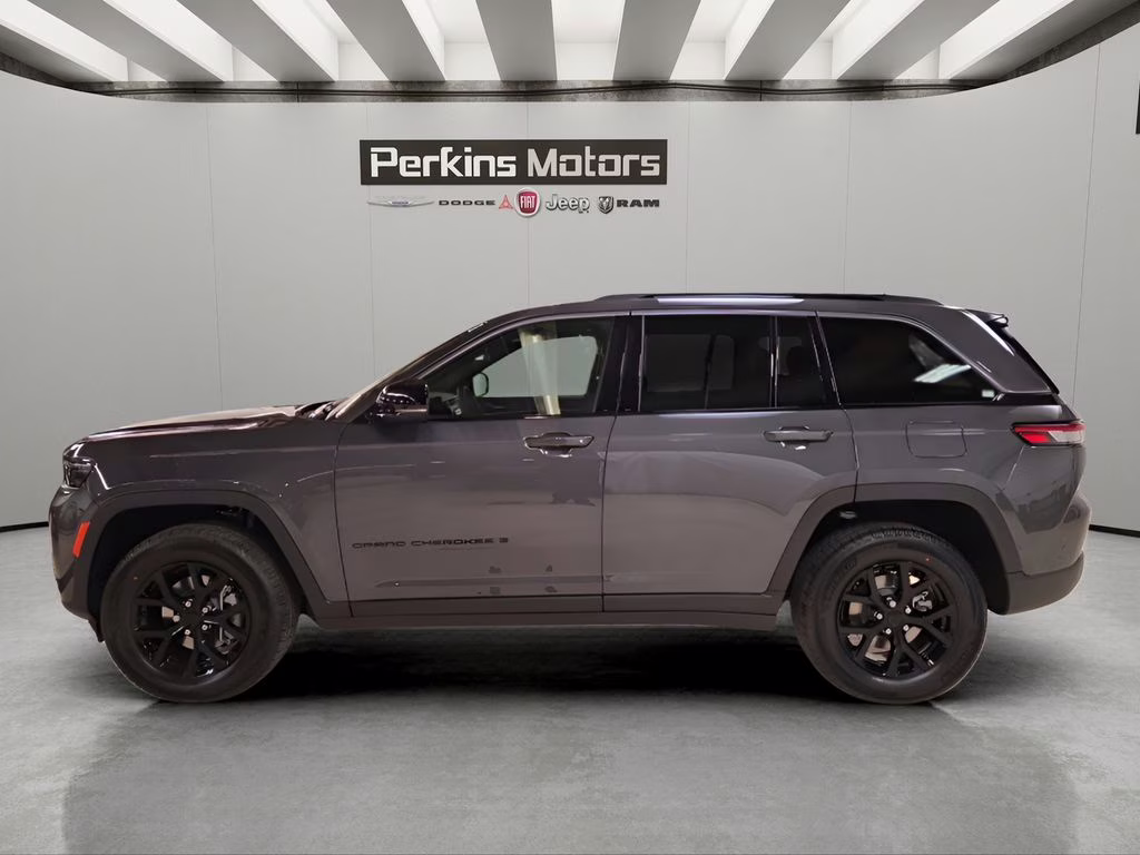 2026 Baltic Gray Metallic Clearcoat Jeep Grand Cherokee Laredo 4X4 SUV