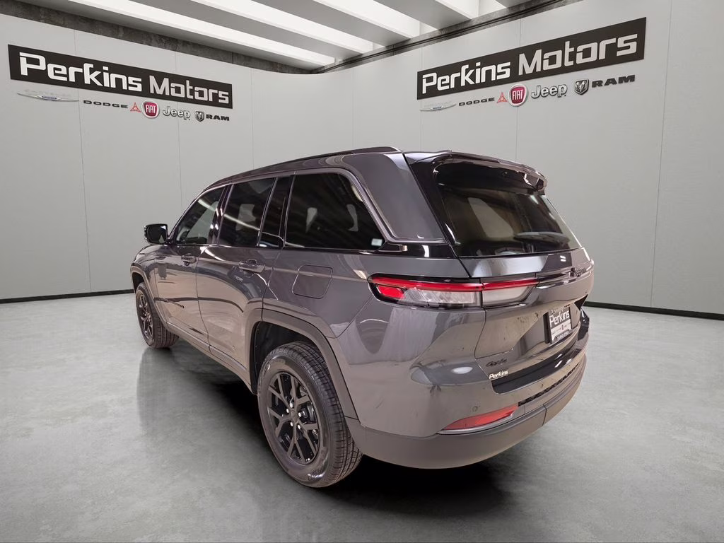 2026 Baltic Gray Metallic Clearcoat Jeep Grand Cherokee Laredo 4X4 SUV