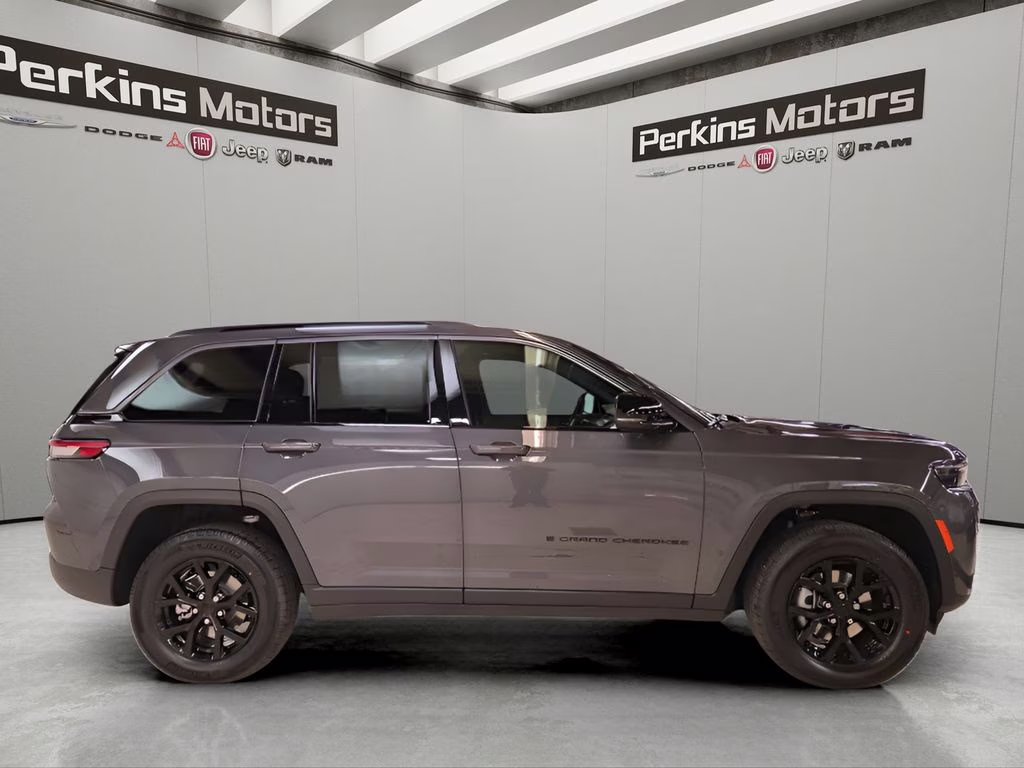 2026 Baltic Gray Metallic Clearcoat Jeep Grand Cherokee Laredo 4X4 SUV