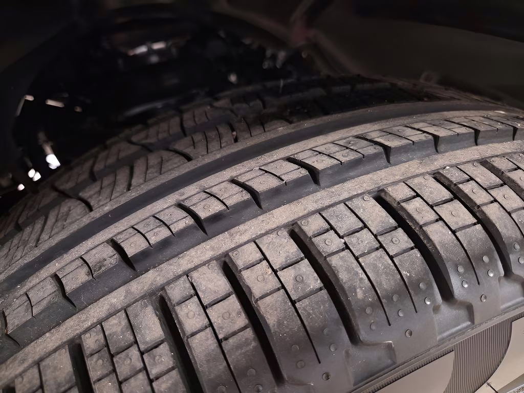 2026 Diamond Black Crystal Pearlcoat Ram 1500 Laramie 4X4 Truck