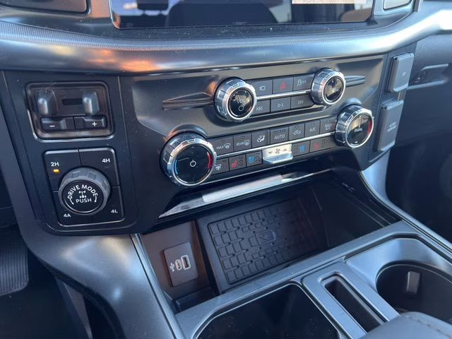 2026 Avalanche Ford F-150 Lariat 4X4 Truck