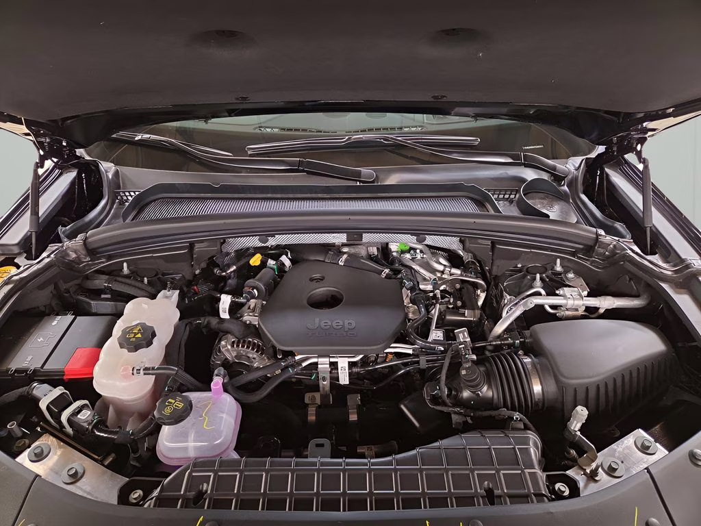 2026 Diamond Black Crystal Pearlcoat Jeep Grand Cherokee Limited 4X4 SUV