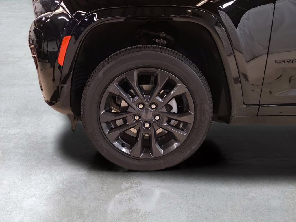 2026 Diamond Black Crystal Pearlcoat Jeep Grand Cherokee Limited 4X4 SUV