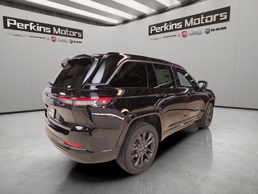 2026 Diamond Black Crystal Pearlcoat Jeep Grand Cherokee Limited 4X4 SUV