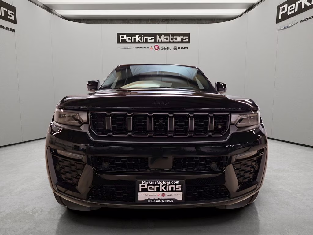 2026 Diamond Black Crystal Pearlcoat Jeep Grand Cherokee Limited 4X4 SUV