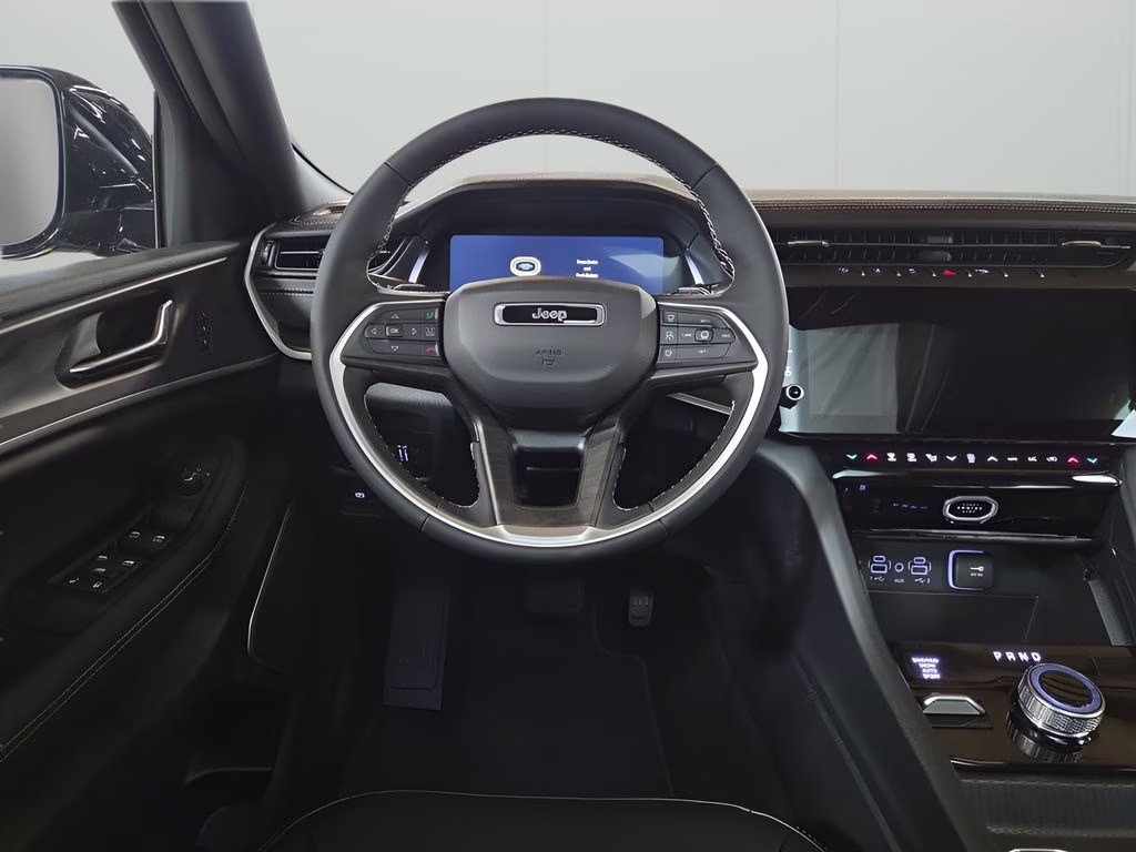 2026 Diamond Black Crystal Pearlcoat Jeep Grand Cherokee Limited 4X4 SUV