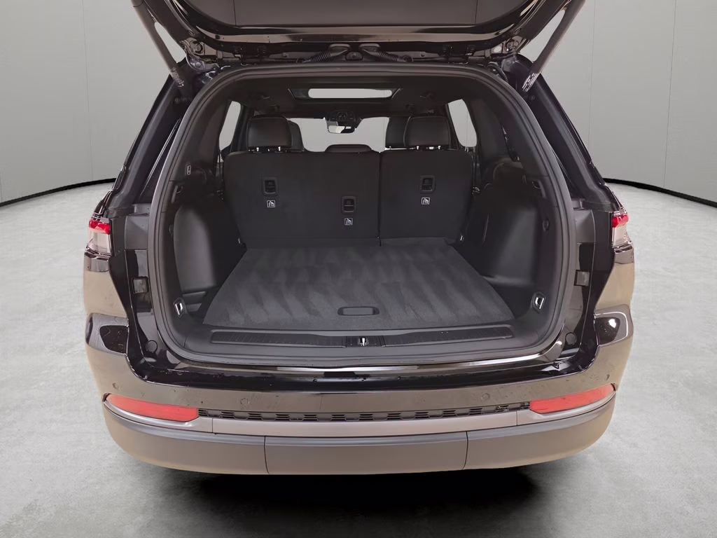 2026 Diamond Black Crystal Pearlcoat Jeep Grand Cherokee Limited 4X4 SUV