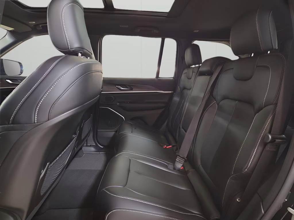 2026 Diamond Black Crystal Pearlcoat Jeep Grand Cherokee Limited 4X4 SUV