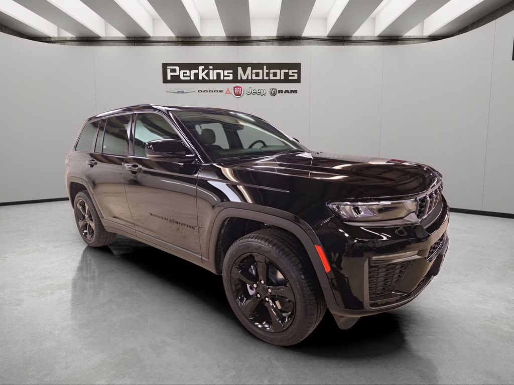 2026 Diamond Black Crystal Pearlcoat Jeep Grand Cherokee Limited 4X4 SUV