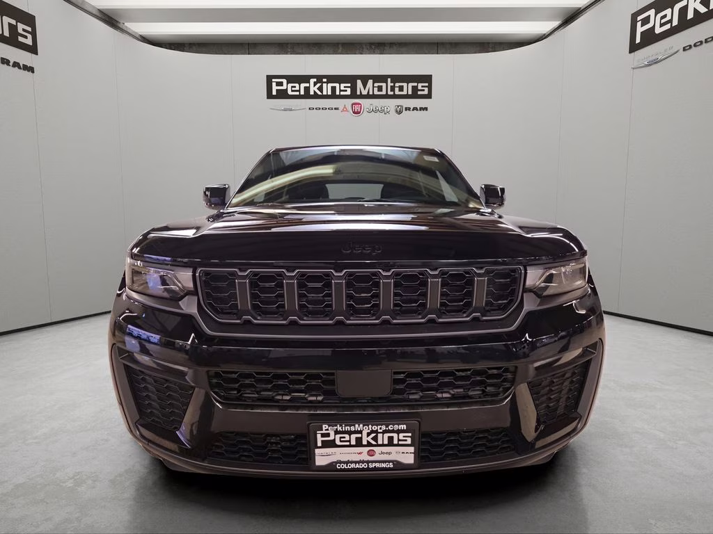 2026 Diamond Black Crystal Pearlcoat Jeep Grand Cherokee Limited 4X4 SUV