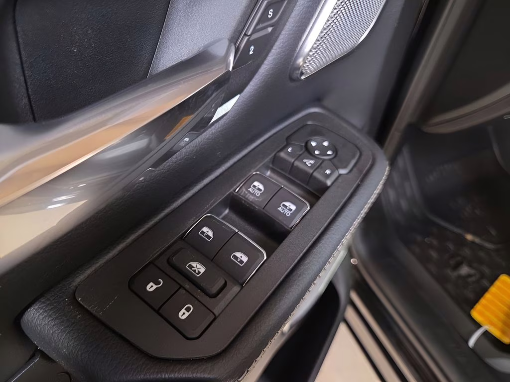 2026 Diamond Black Crystal Pearlcoat Ram 1500 Laramie 4X4 Truck