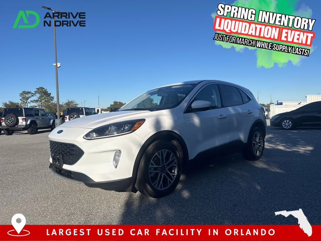 2022 White Ford Escape SEL AWD SUV