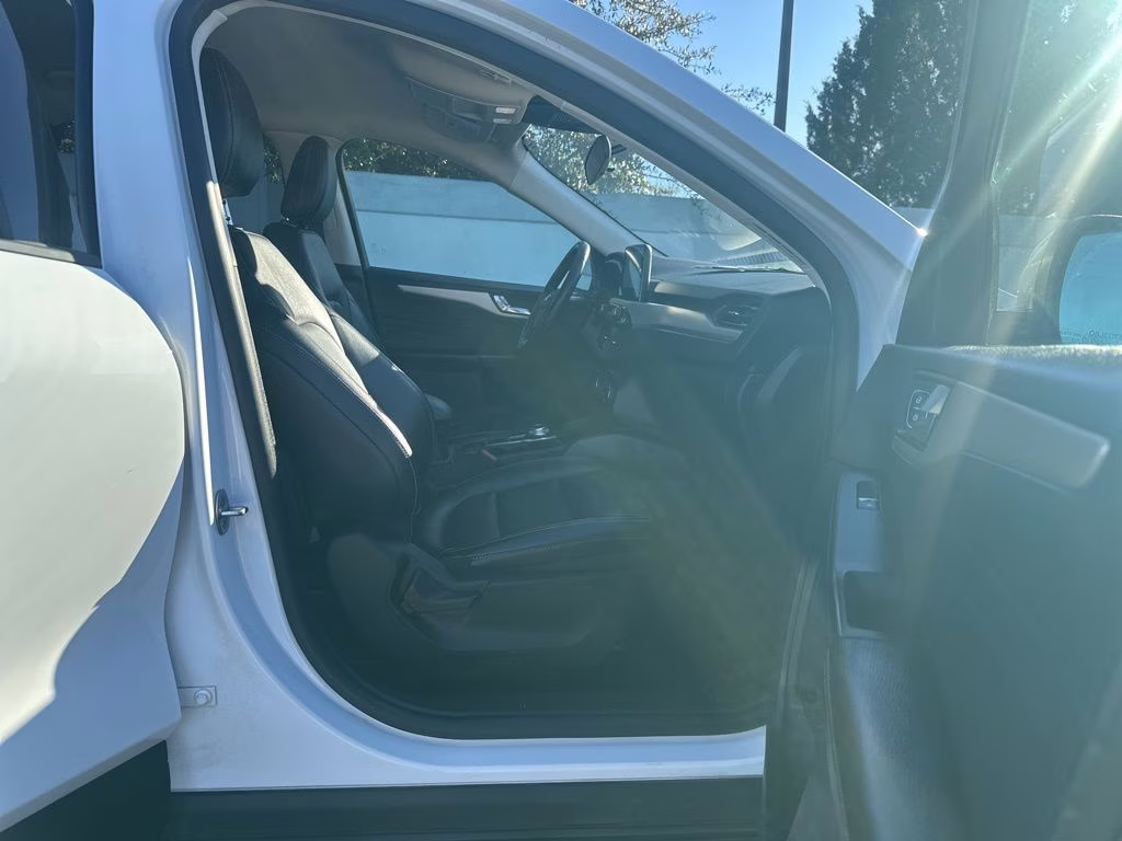 2022 White Ford Escape SEL AWD SUV