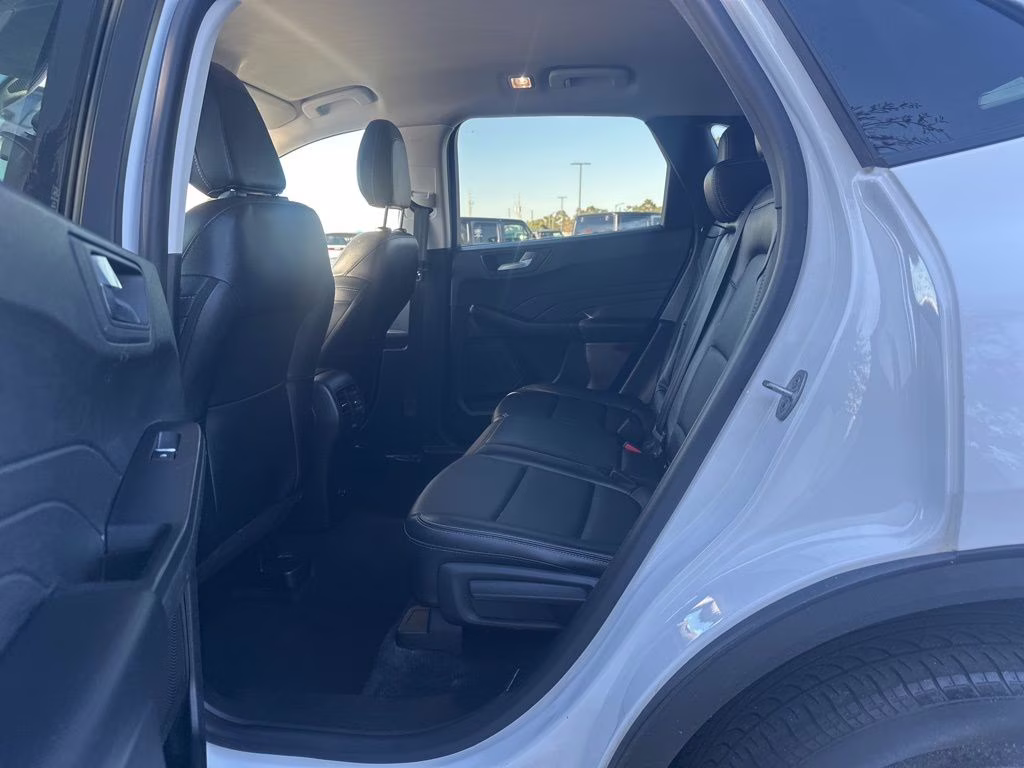 2022 White Ford Escape SEL AWD SUV