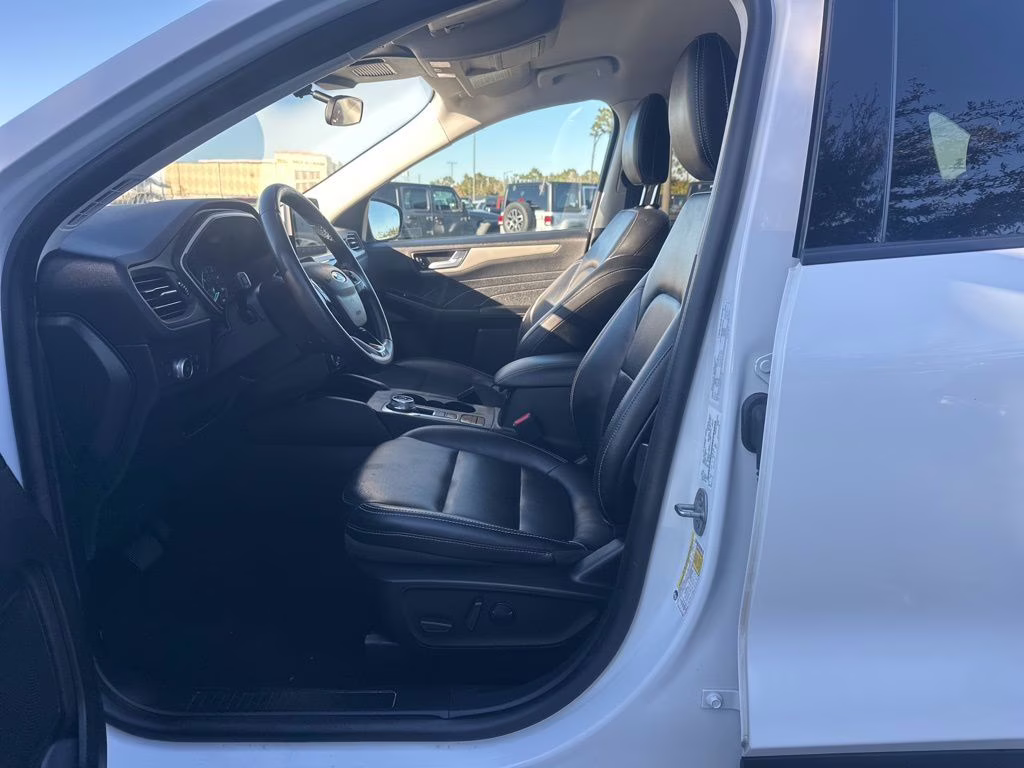 2022 White Ford Escape SEL AWD SUV