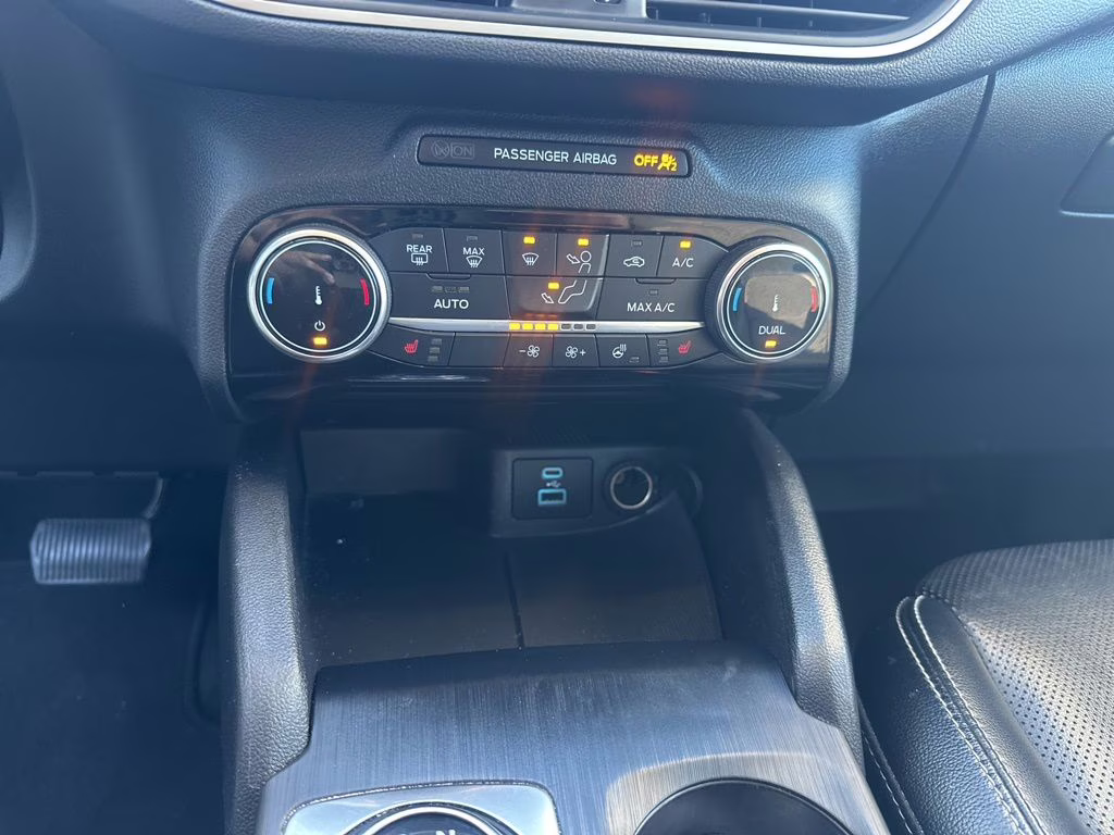 2022 White Ford Escape SEL AWD SUV