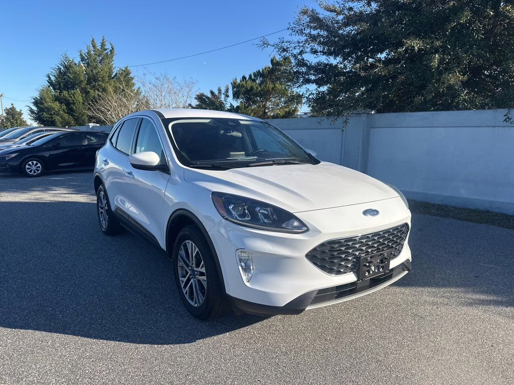 2022 White Ford Escape SEL AWD SUV
