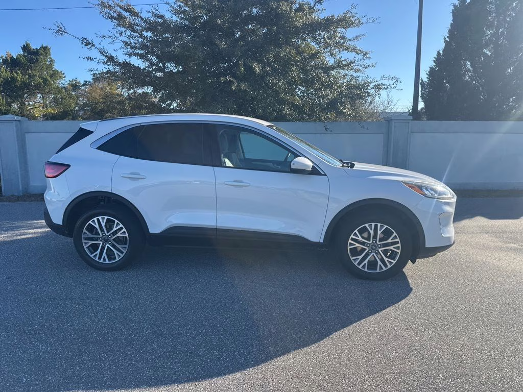 2022 White Ford Escape SEL AWD SUV
