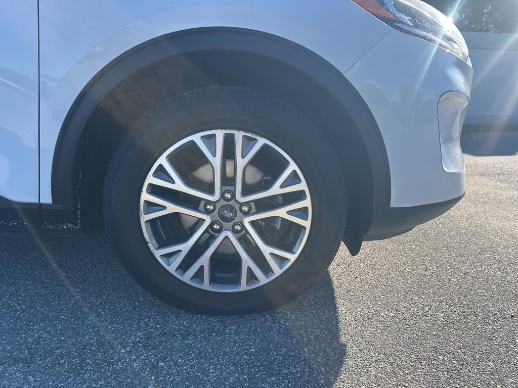 2022 White Ford Escape SEL AWD SUV