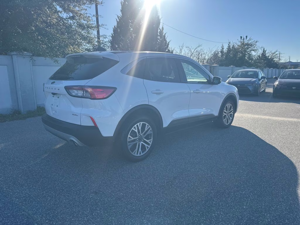 2022 White Ford Escape SEL AWD SUV