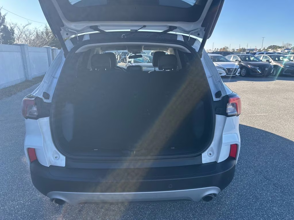 2022 White Ford Escape SEL AWD SUV