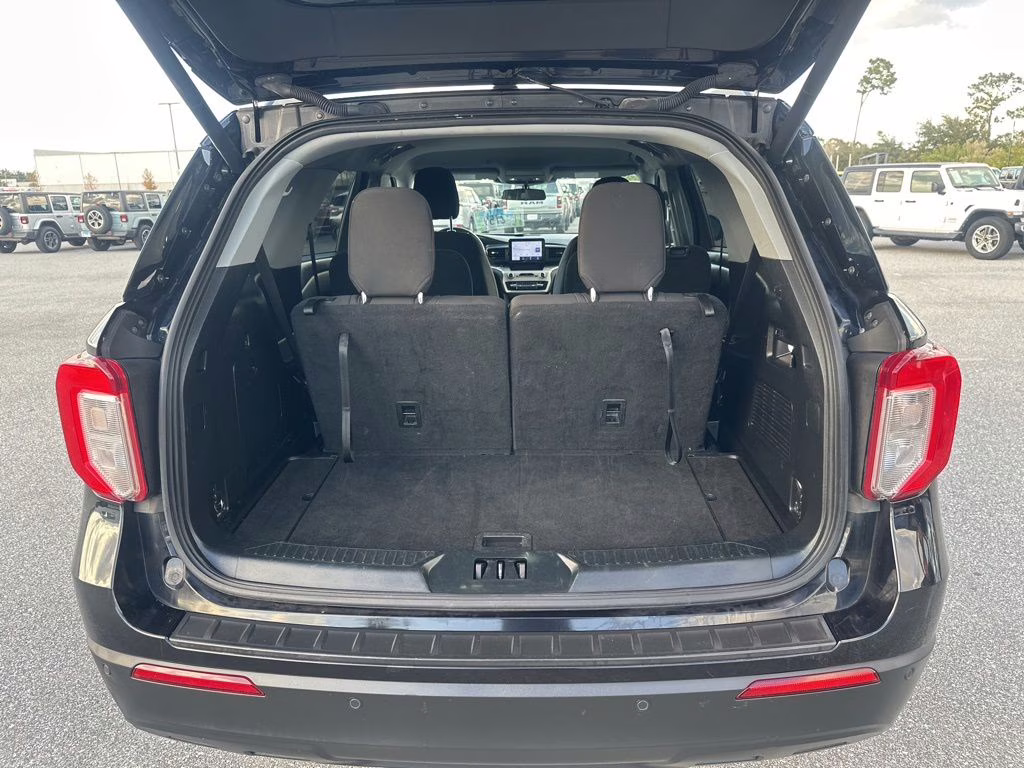2021 Black Ford Explorer XLT 4X4 SUV
