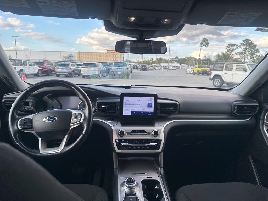 2021 Black Ford Explorer XLT 4X4 SUV