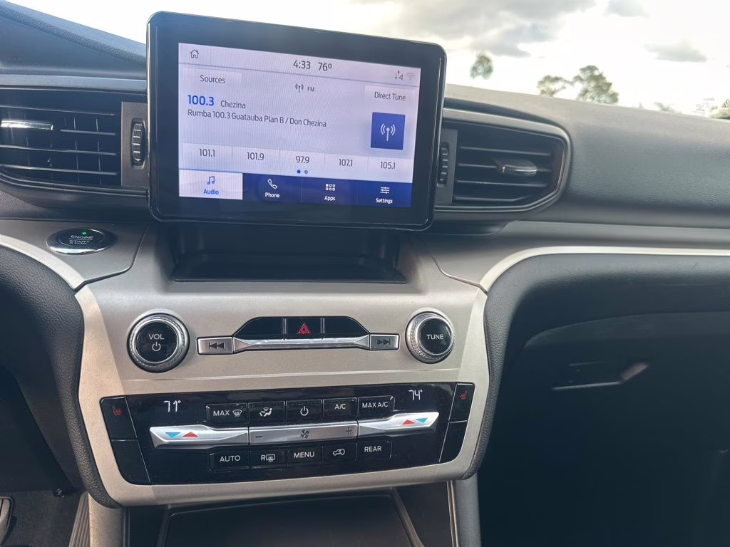 2021 Black Ford Explorer XLT 4X4 SUV