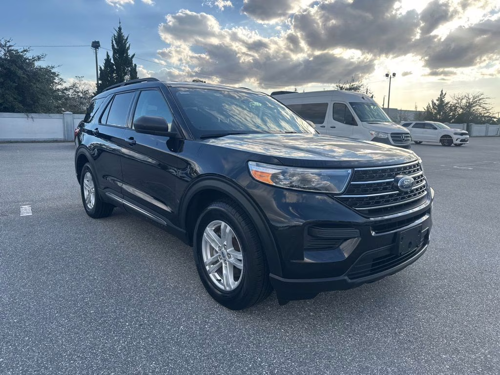 2021 Black Ford Explorer XLT 4X4 SUV