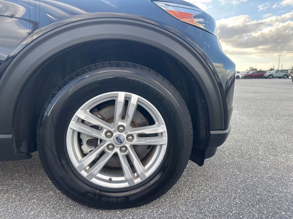 2021 Black Ford Explorer XLT 4X4 SUV
