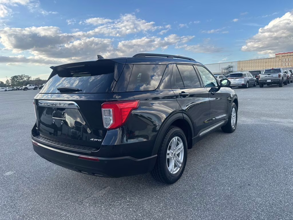 2021 Black Ford Explorer XLT 4X4 SUV