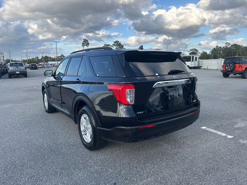 2021 Black Ford Explorer XLT 4X4 SUV