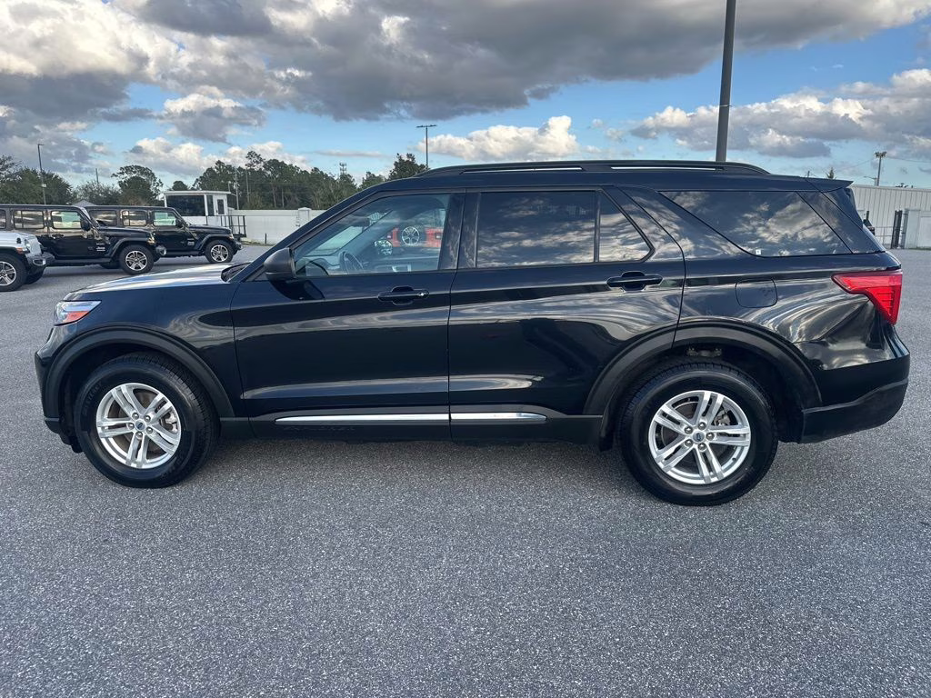 2021 Black Ford Explorer XLT 4X4 SUV
