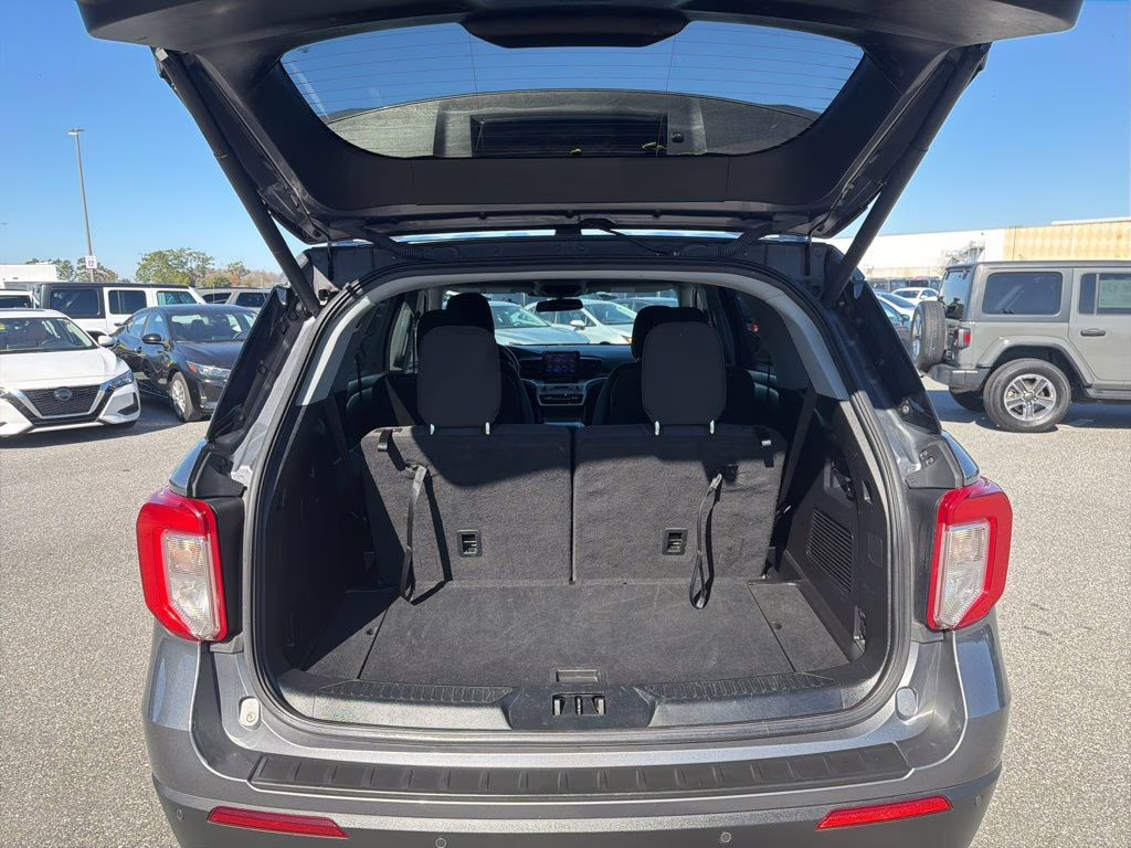 2021 Black Ford Explorer XLT 4X4 SUV