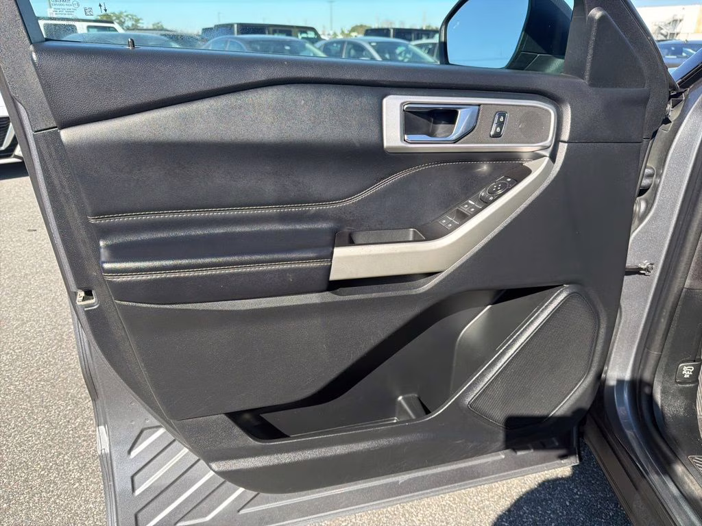2021 Black Ford Explorer XLT 4X4 SUV